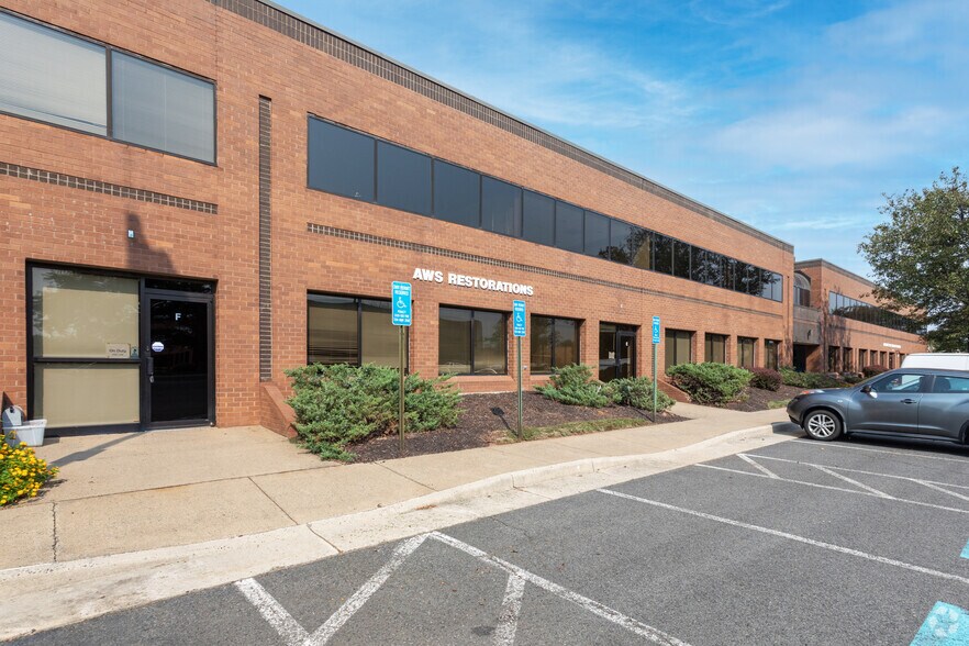 14140 Parke Long Ct, Chantilly, VA à louer - Photo du bâtiment - Image 3 de 13