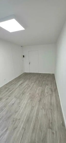 14 B Avenue Du Centaure, Cergy for lease - Building Photo - Image 2 of 6