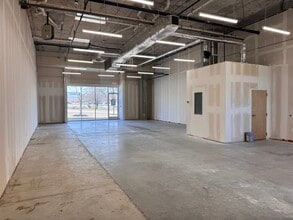 3959 N Steele Blvd, Fayetteville, AR for lease Interior Photo- Image 1 of 4