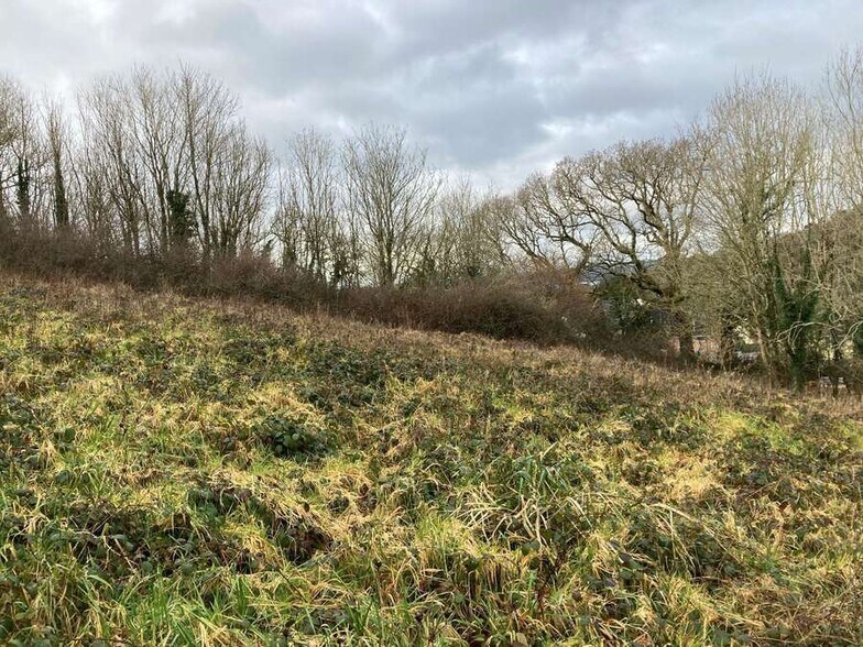 Milford Ln, Plymouth à vendre - Photo du bâtiment - Image 3 de 6