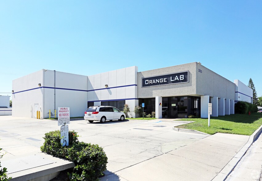 2920 E Ricker Way, Anaheim, CA à louer - Photo du bâtiment - Image 2 de 15