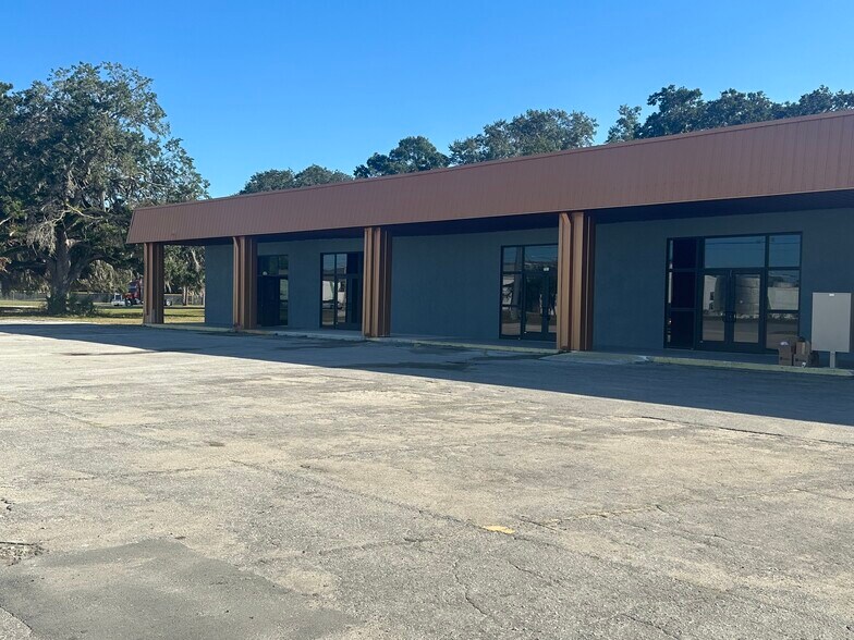 749 S Central Ave, Umatilla, FL à louer - Photo du bâtiment - Image 3 de 5