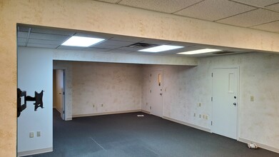 73 E Forrest Ave, Shrewsbury, PA for lease Interior Photo- Image 2 of 5