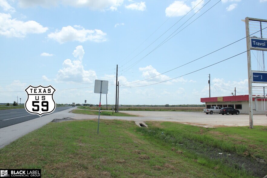 33734 US-59, Louise, TX à vendre - Photo du bâtiment - Image 3 de 9