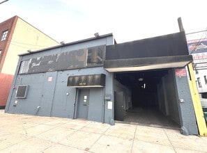 3210 37th Ave, Long Island City, NY for lease Building Photo- Image 1 of 14