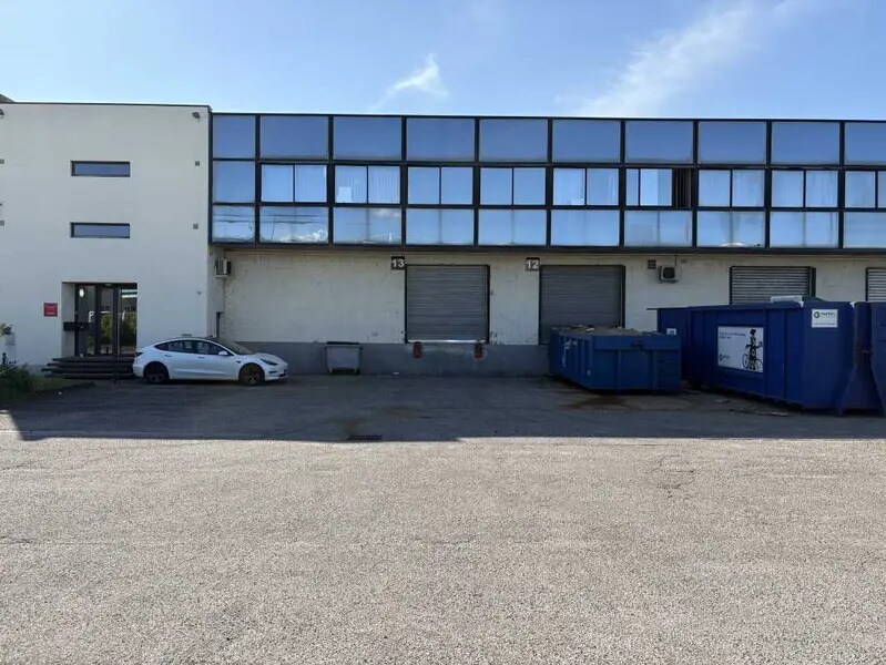 Flex in Genas for lease Building Photo- Image 1 of 9
