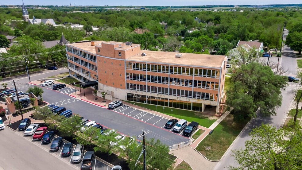 205 E University Ave, Georgetown, TX for lease - Building Photo - Image 1 of 27
