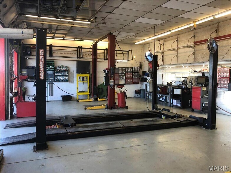 3949 Veterans Memorial Pky, Saint Peters, MO à vendre - Photo du bâtiment - Image 3 de 4