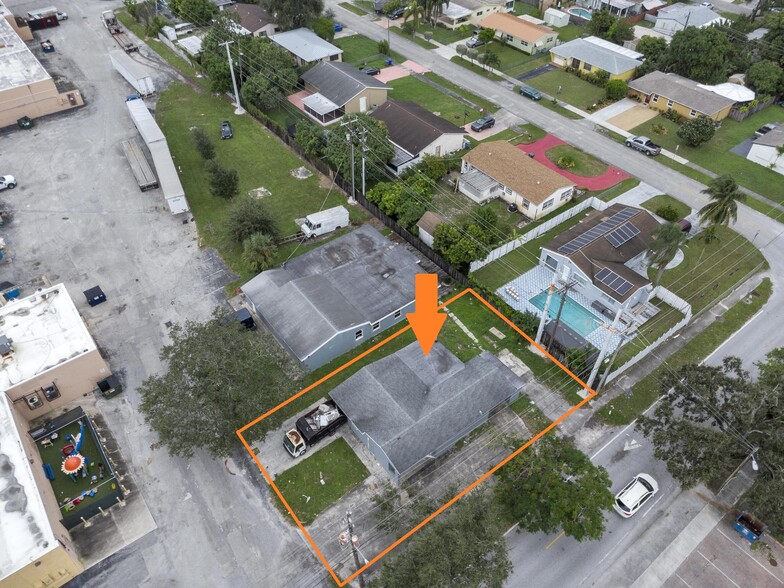 66 AVE portefeuille de 2 propriétés à vendre sur LoopNet.ca - Photo du b timent - Image 3 de 8