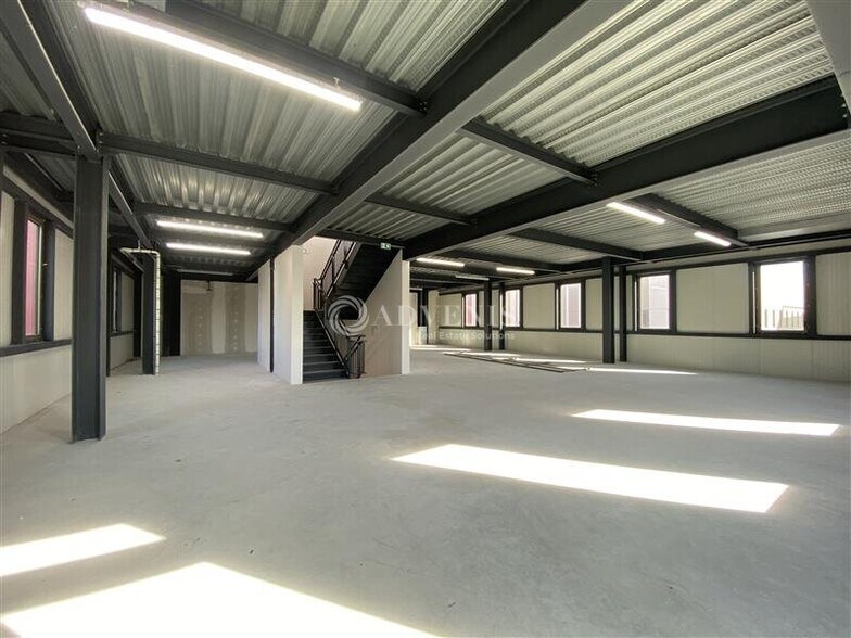 Flex in Gennevilliers for sale - Building Photo - Image 2 of 11