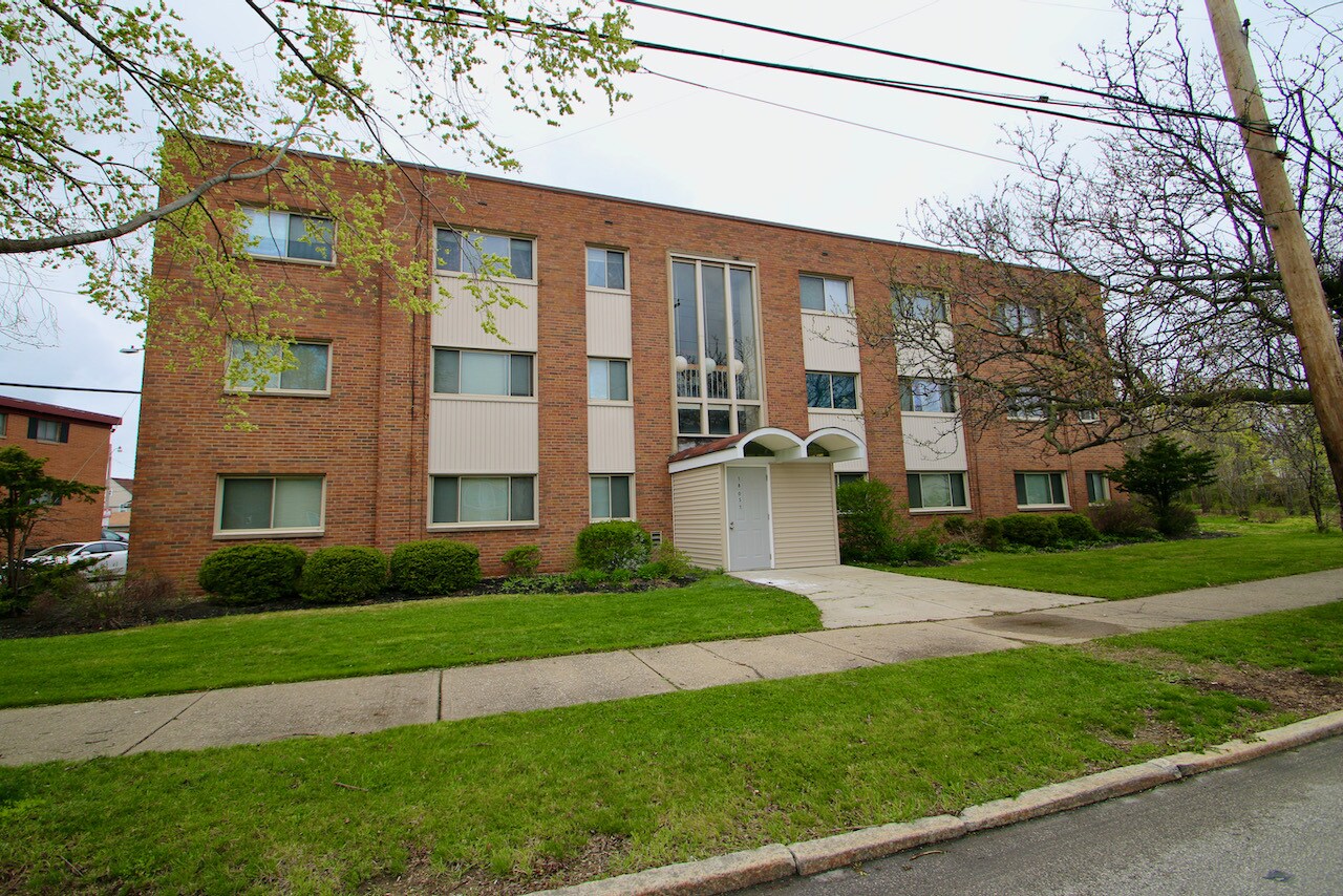 18051 Lake Shore Blvd, Cleveland, OH à vendre Photo principale- Image 1 de 38