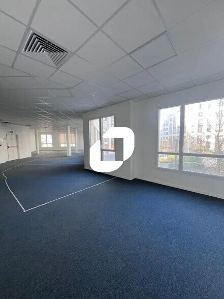 Office in Chessy for sale - Interior Photo - Image 2 of 9