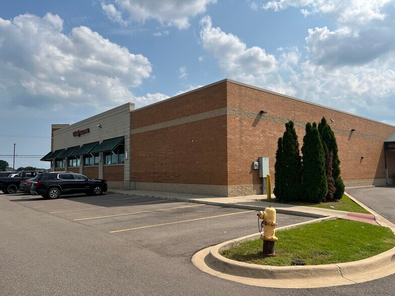 21790 21 Mile Rd, Macomb Township, MI à vendre - Photo du bâtiment - Image 3 de 3