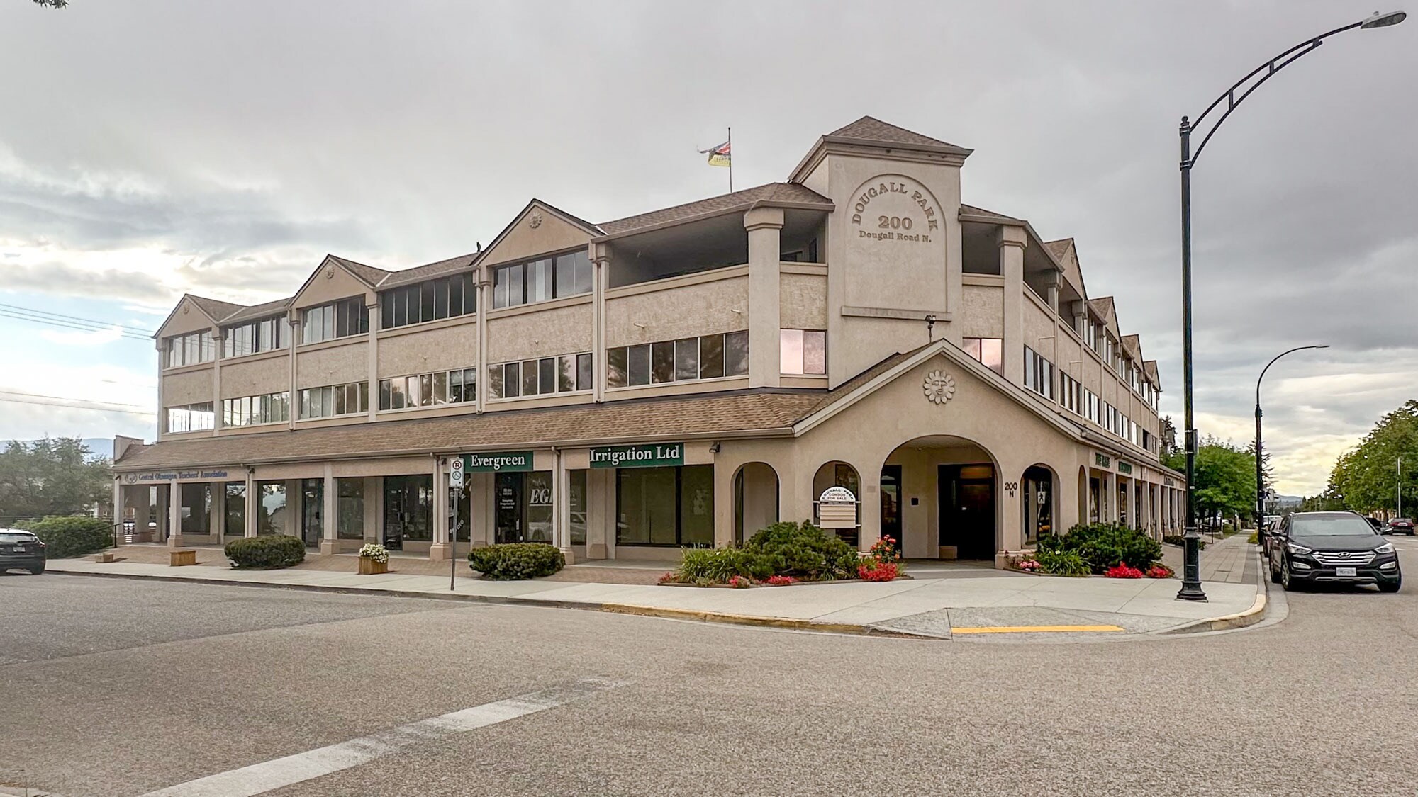 200-160 Dougall Rd, Kelowna, BC à vendre Photo principale- Image 1 de 1