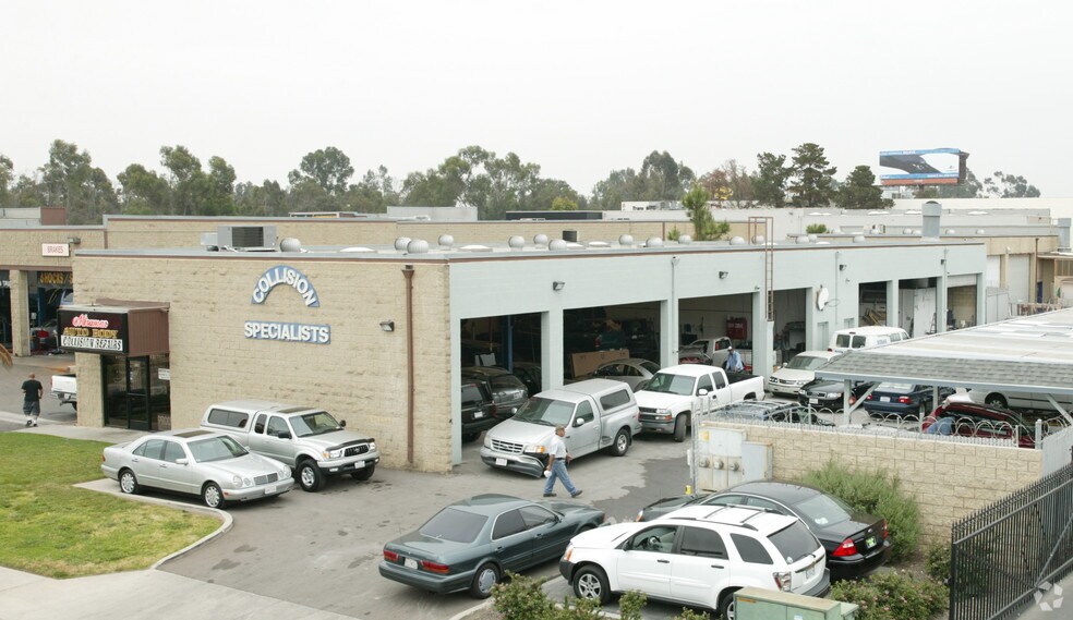 9130 Dowdy Dr, San Diego, CA à louer - Photo du bâtiment - Image 3 de 4