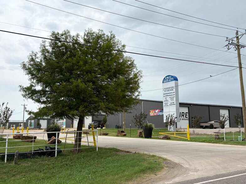 6751 N FM 157, Venus, TX à louer - Photo du bâtiment - Image 3 de 19