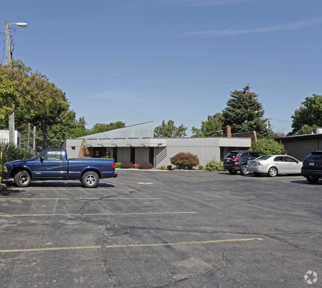 31330 Schoolcraft Rd, Livonia, MI for sale - Primary Photo - Image 1 of 13