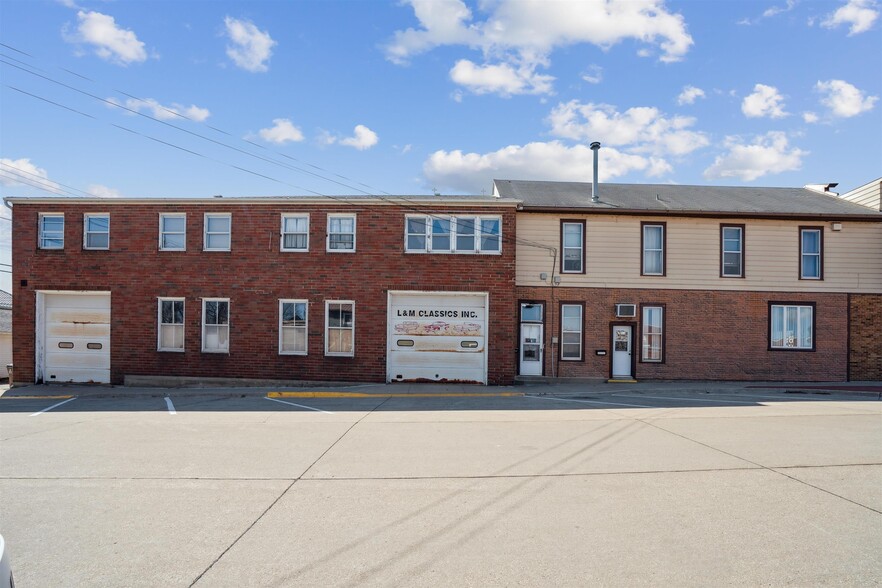 101 1st E ave, Dyersville, IA à vendre - Photo du bâtiment - Image 3 de 10