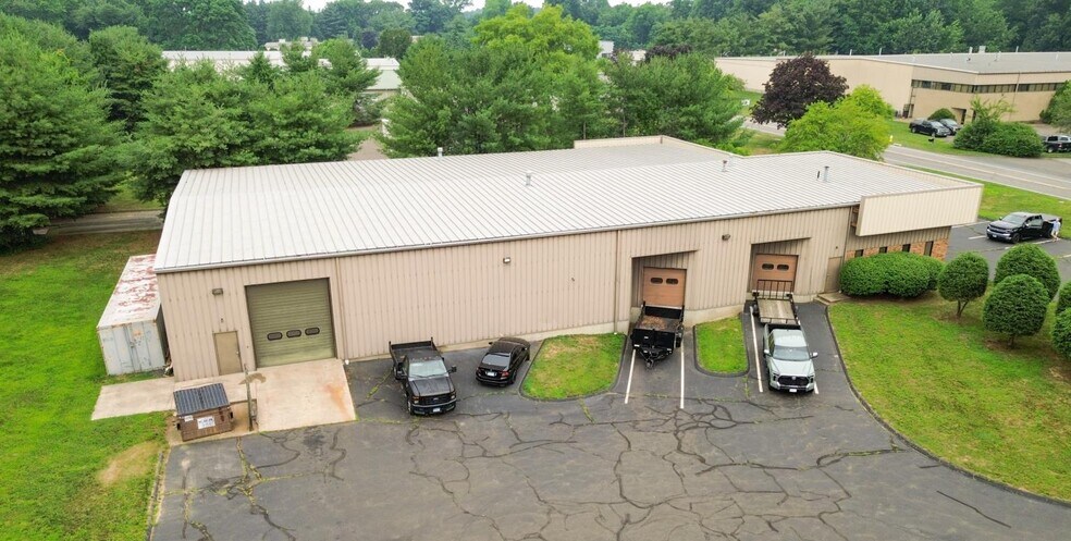 154 Commerce Way, South Windsor, CT à louer - Photo du bâtiment - Image 2 de 15