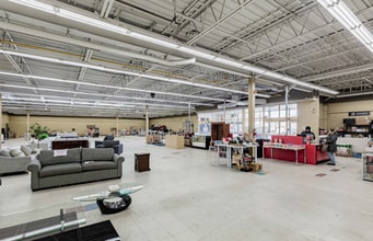 1319 Bloor St W, Toronto, ON à louer Photo intérieure- Image 2 de 4