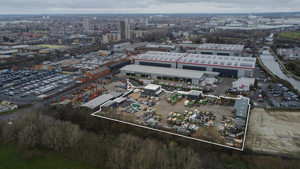 7 Morson Rd, Enfield à louer - Photo du bâtiment - Image 2 de 3