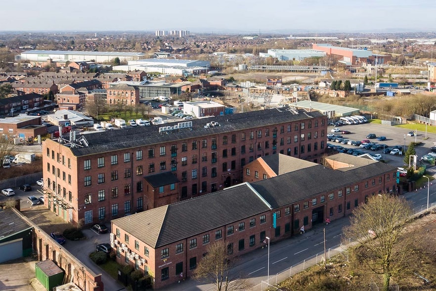 Albert St, Oldham for lease - Primary Photo - Image 1 of 6