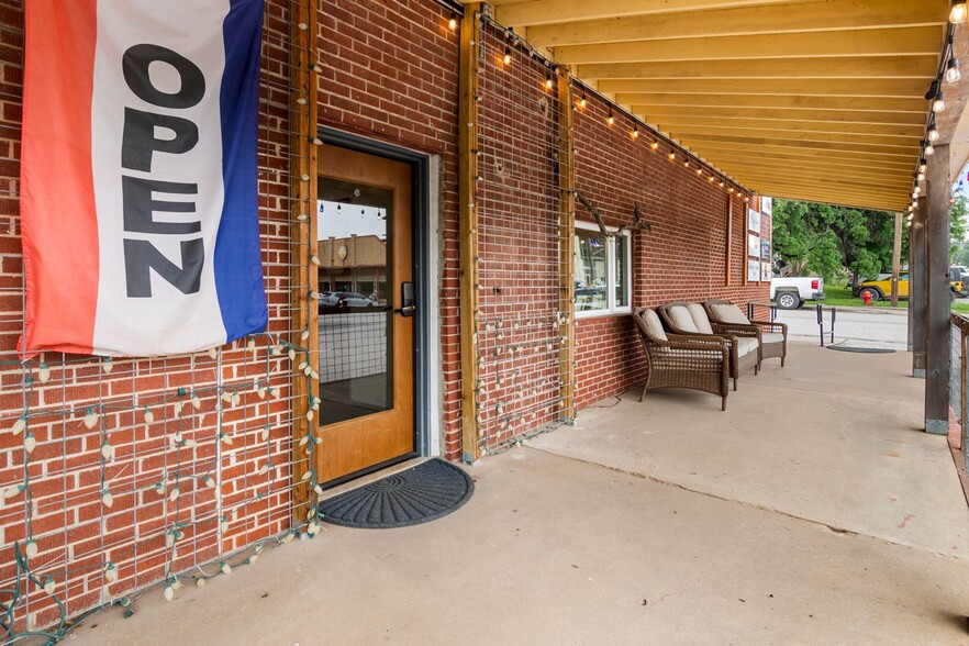 200 N Ave G, Johnson City, TX for sale - Building Photo - Image 1 of 58