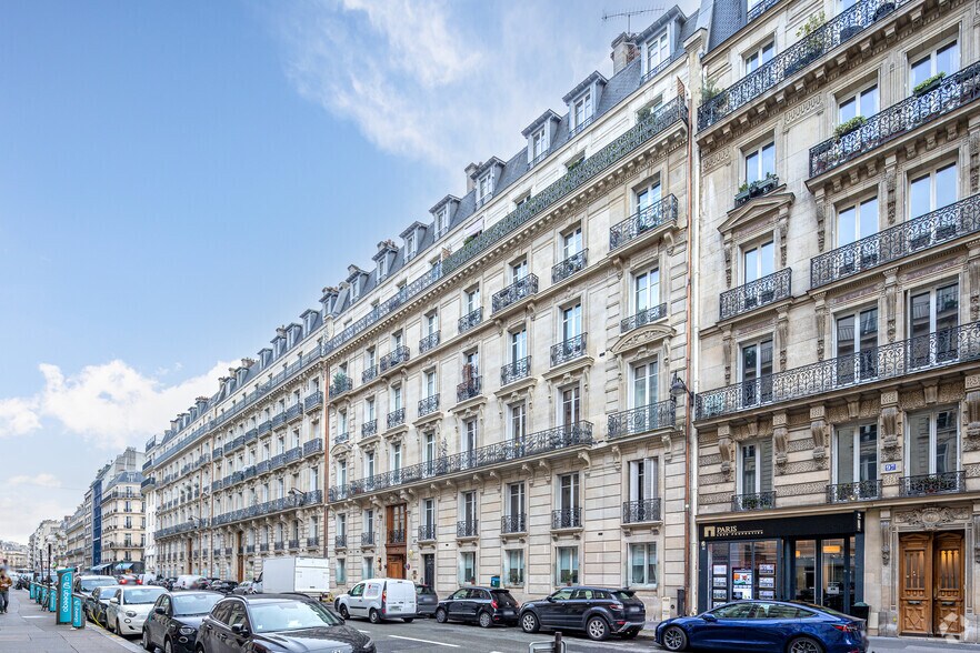 Immeuble residentiel dans Paris à vendre - Photo principale - Image 1 de 2