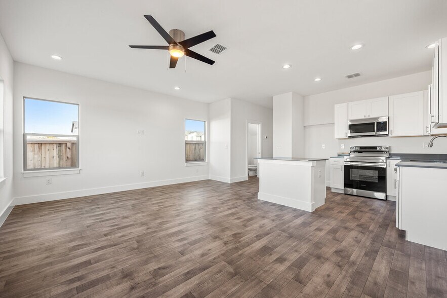 Van Cleave Modern - Fully Leased portefeuille de 1 propriétés à vendre sur LoopNet.ca - Photo du bâtiment - Image 3 de 13