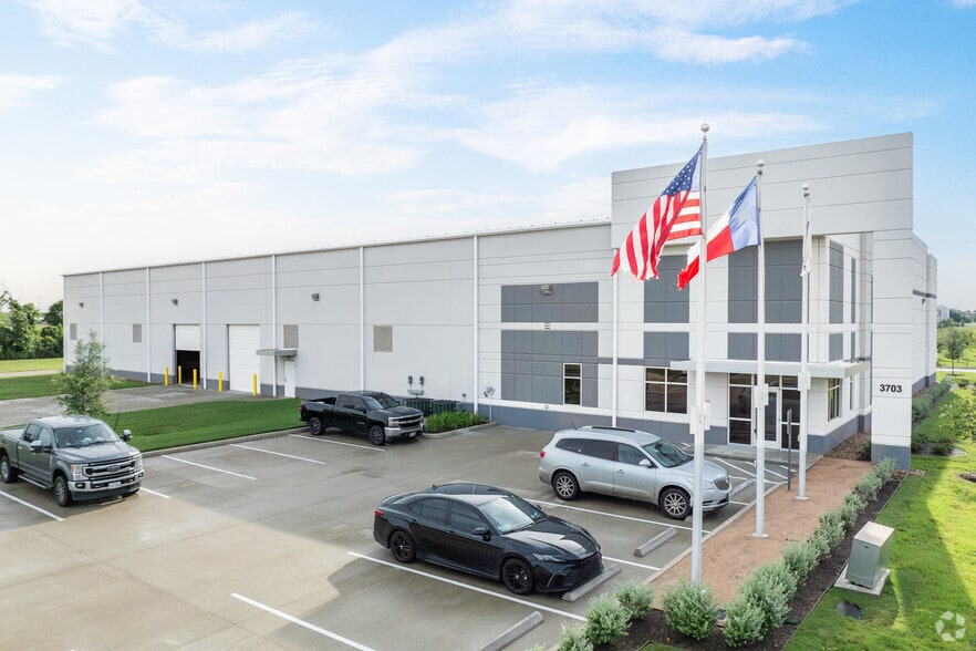 3703 Cedar Blvd, Baytown, TX for lease - Building Photo - Image 1 of 31