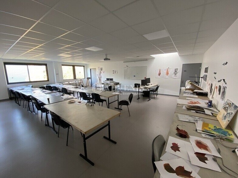 Rue Blaise Pascal, Trappes for lease - Interior Photo - Image 3 of 6