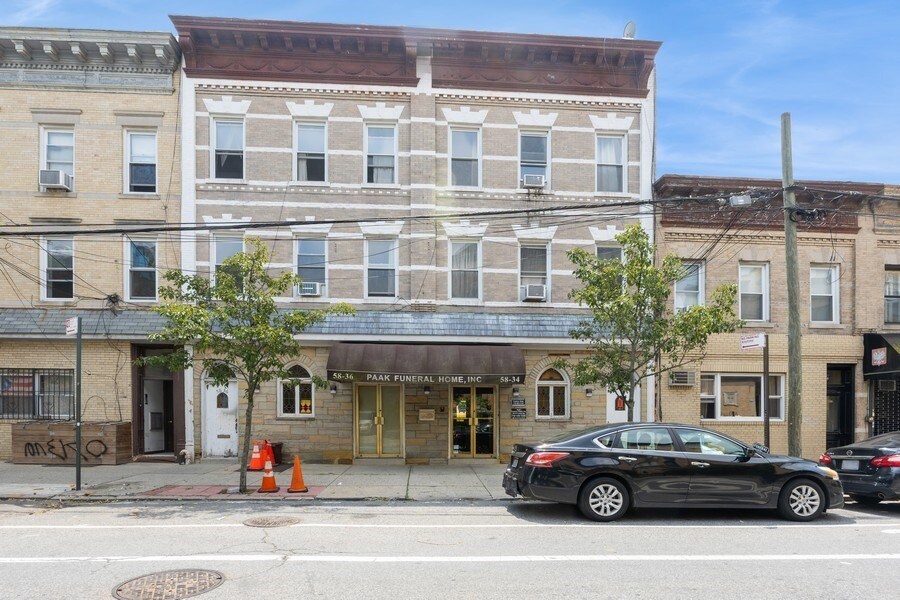 5834-5836 Catalpa Ave, Ridgewood, NY à vendre Photo du bâtiment- Image 1 de 1