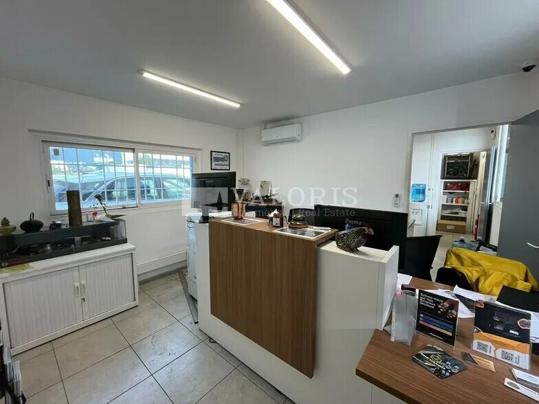 Flex in Vitrolles for lease - Interior Photo - Image 3 of 9