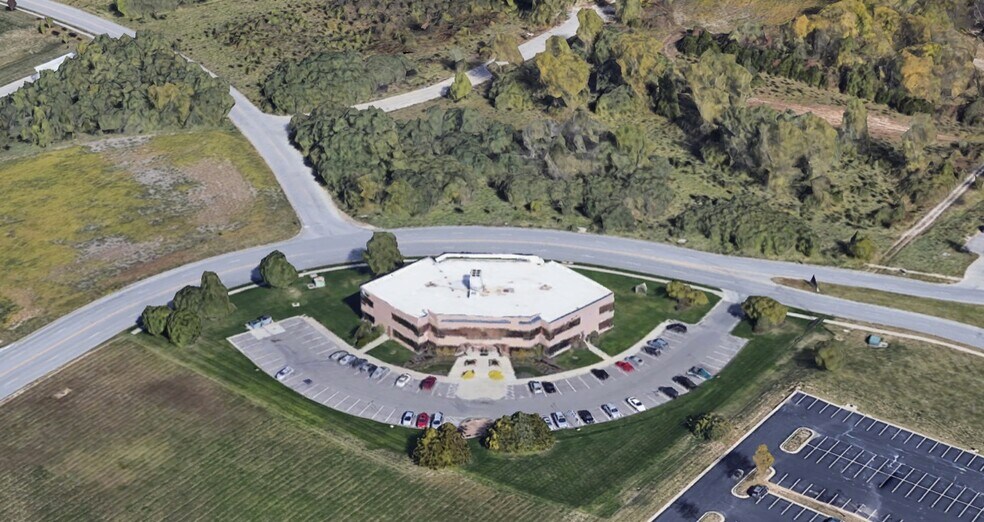 10502 NW Ambassador Dr, Kansas City, MO à louer - Photo du bâtiment - Image 1 de 33