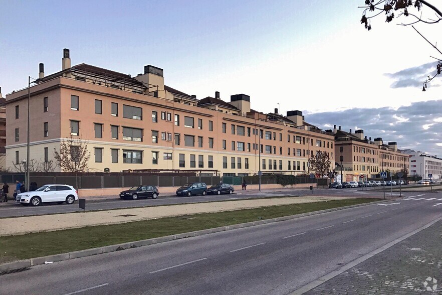 Calle Planeta Júpiter, 1, Parla, Madrid à louer - Photo principale - Image 1 de 2