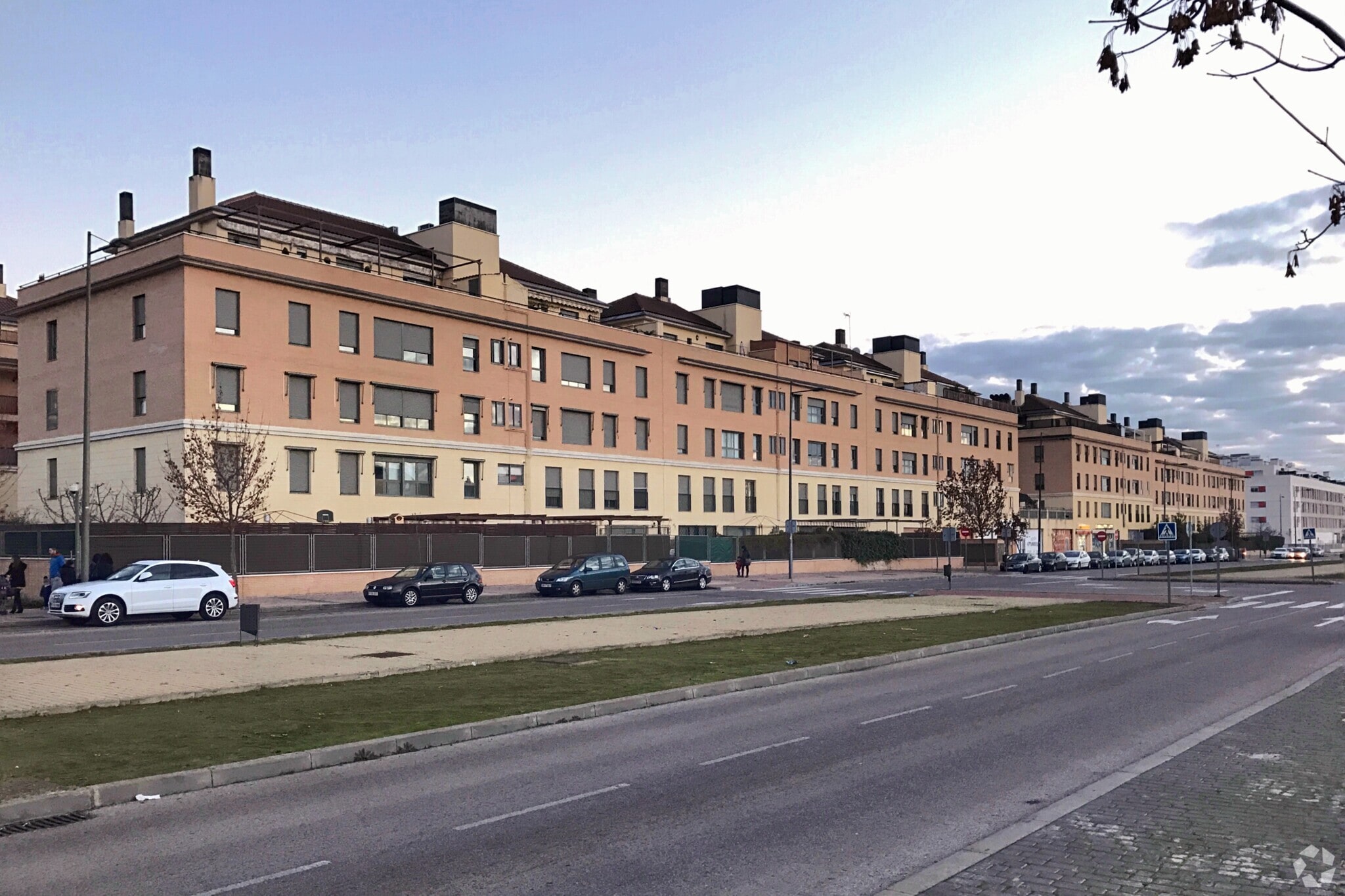 Calle Planeta Júpiter, 1, Parla, Madrid for lease Primary Photo- Image 1 of 3