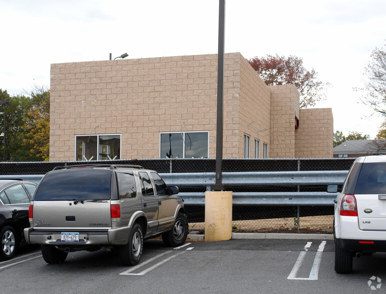 2700 Hylan Blvd, Staten Island, NY à louer - Photo du bâtiment - Image 2 de 6