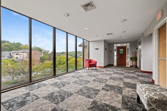 5000 Stonewood Dr, Wexford, PA à louer Photo intérieure- Image 1 de 12