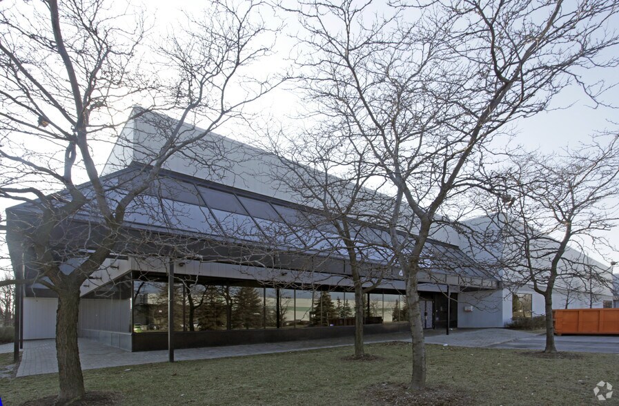 40 Summerlea Rd, Brampton, ON à louer - Photo principale - Image 1 de 2