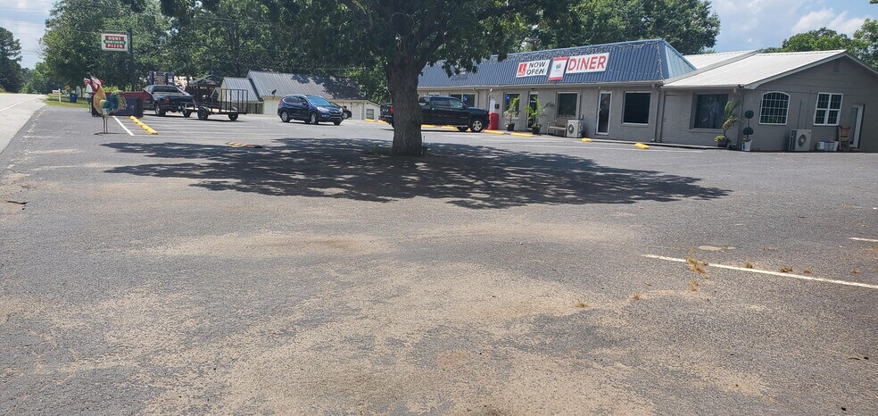 4768 Us 221A Hwy, Mooresboro, NC à louer - Photo du bâtiment - Image 1 de 14