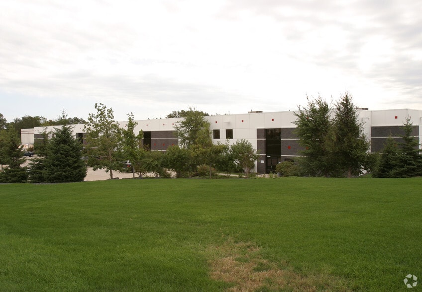 7433-7447 4th St N, Oakdale, MN à louer - Photo du bâtiment - Image 3 de 6
