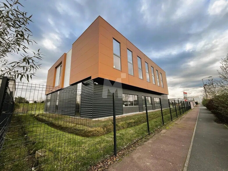 Flex in Bondoufle for sale - Building Photo - Image 1 of 9