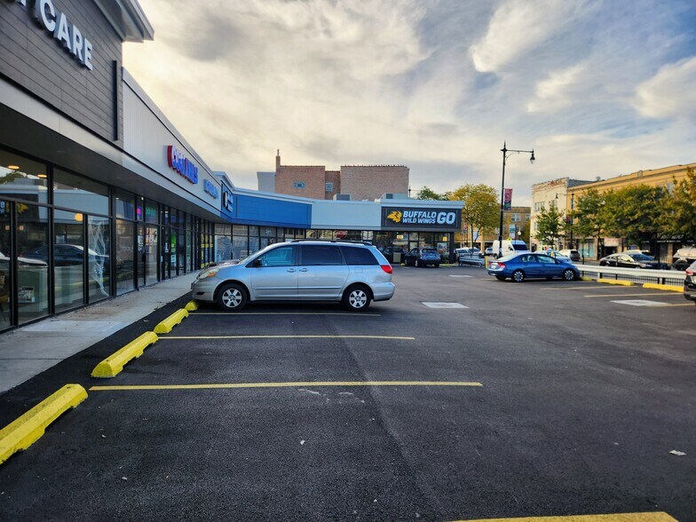 3401-3417 W Irving Park Rd, Chicago, IL à louer - Photo du bâtiment - Image 3 de 5