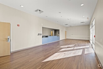 4927 Lake Ridge Pky, Grand Prairie, TX for lease Lobby- Image 1 of 15