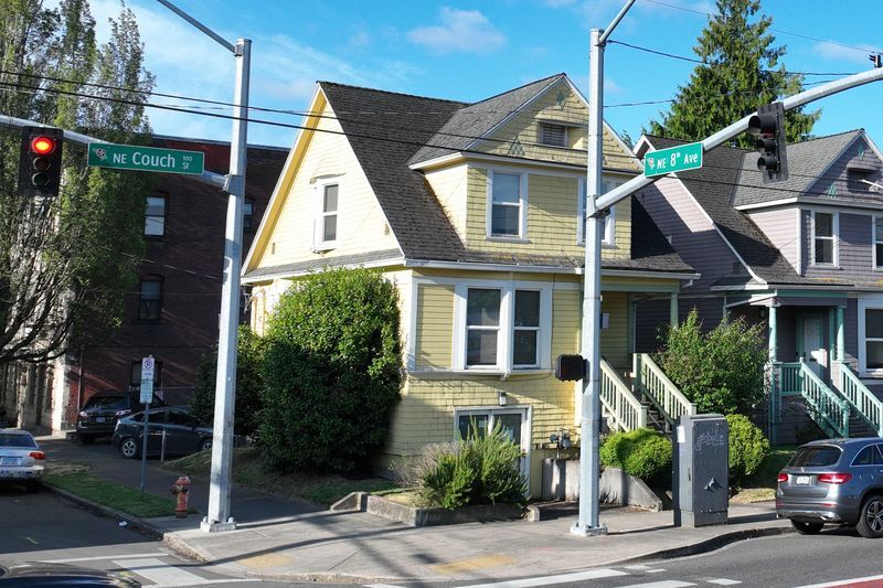 Affordable Housing Portfolio portfolio of 3 properties for sale on LoopNet.ca - Building Photo - Image 2 of 5