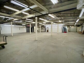 Plus de détails pour 21 Squires St, Cortland, NY - Industriel à louer