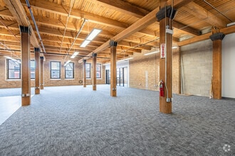 924 W 19th Pl, Chicago, IL for lease Interior Photo- Image 1 of 6
