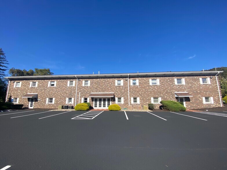 4893 Route 30 Hwy, Greensburg, PA à louer - Photo du bâtiment - Image 1 de 11