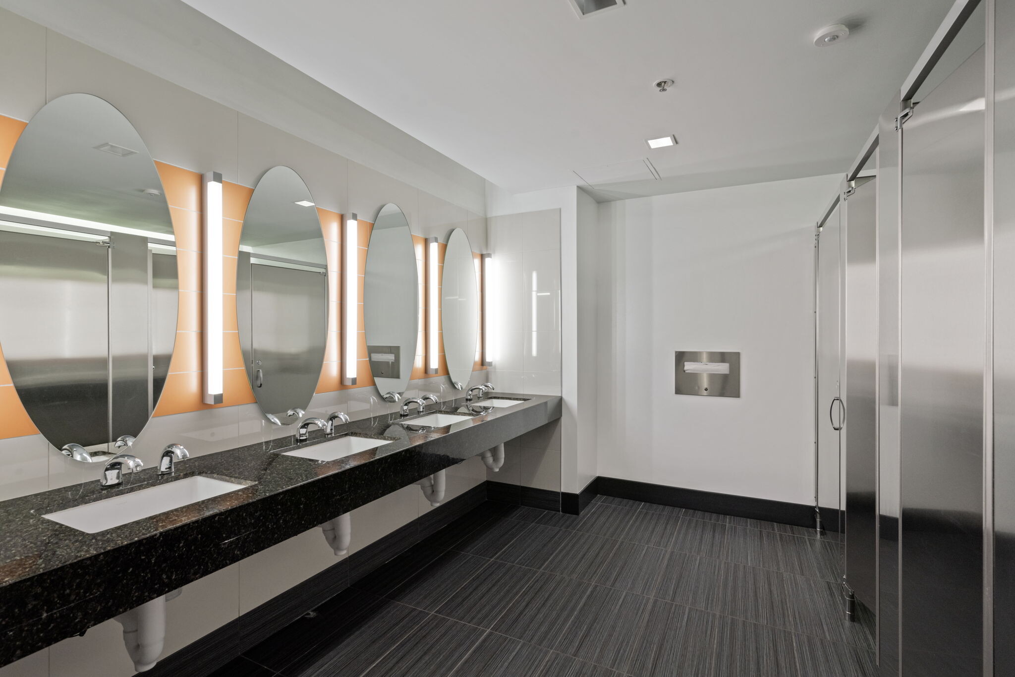 8000 Towers Crescent Dr, Vienna, VA for lease Building Photo- Image 1 of 3