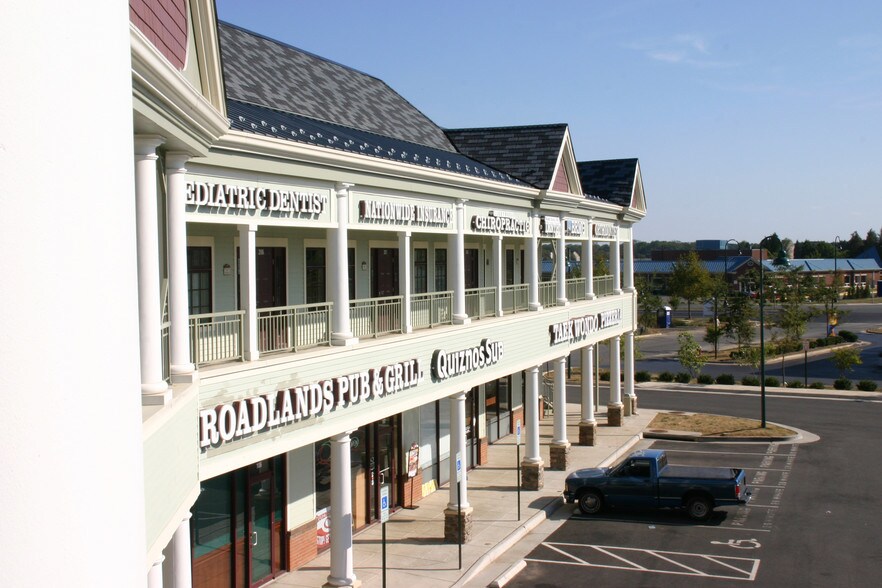 42882 Truro Parish Dr, Ashburn, VA à vendre - Photo du bâtiment - Image 2 de 49